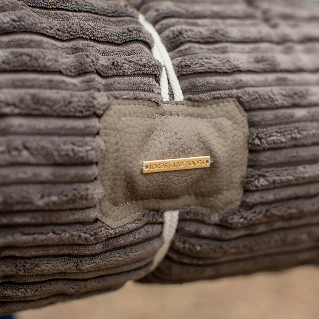 Travel Mat in Essentials Dark Grey