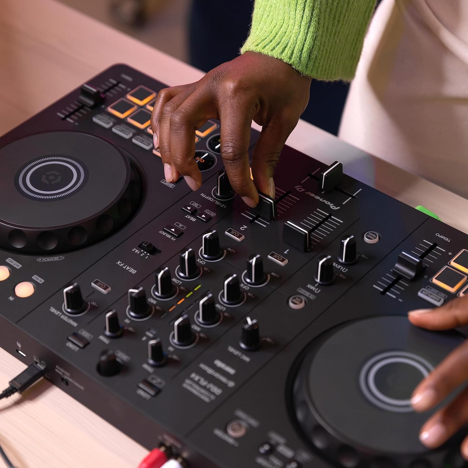 DJ DDJ-FLX4 2-Deck Controller Graphite