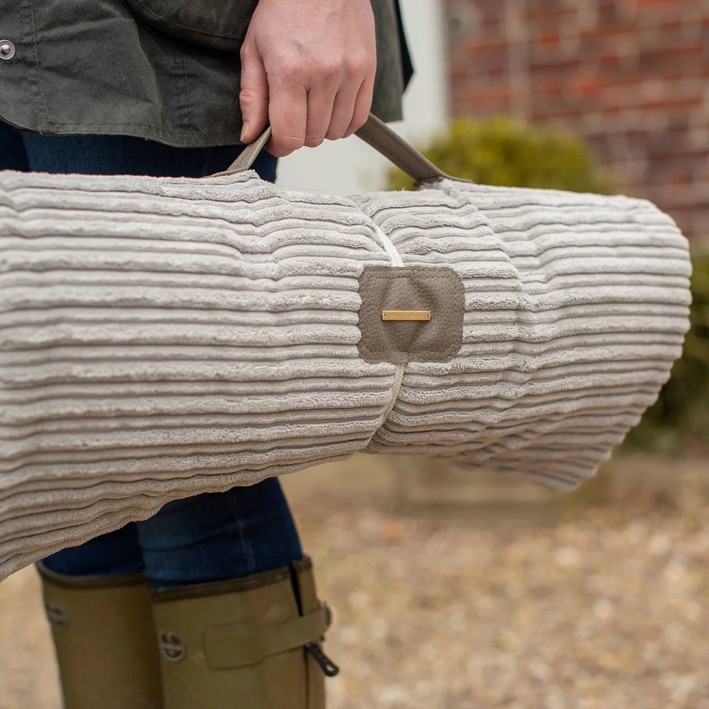 Travel Mat in Essentials Light Grey Variant 2