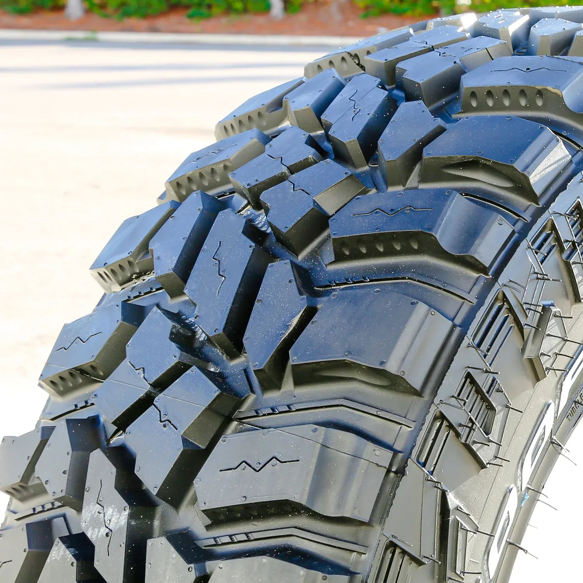 Set of 4 LT275/70R18 125/122P E 10-Ply Mud-Terrain Tires
