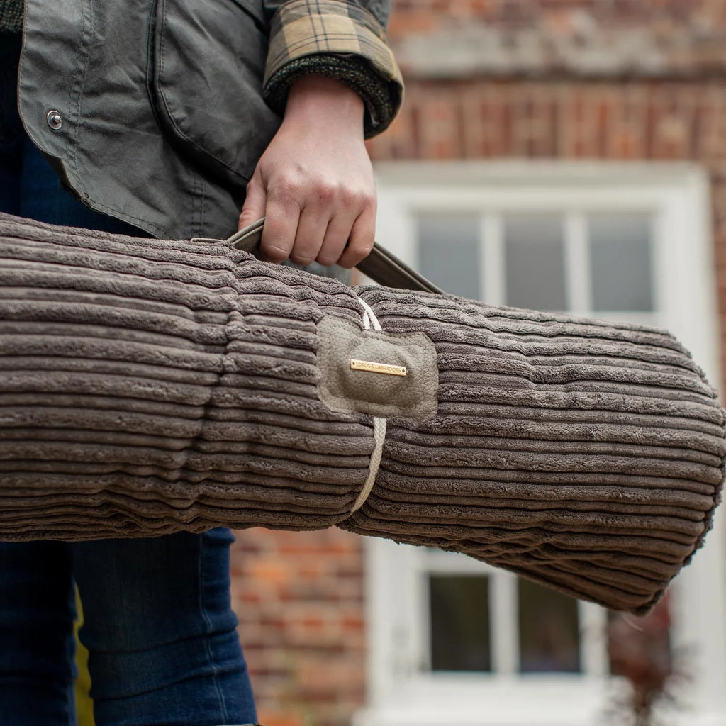 Travel Mat in Essentials Dark Grey