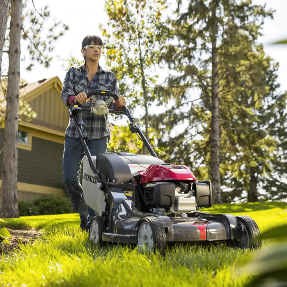 21-Inch Self-Propelled Lawn Mower, 4-in-1 Versatile Cutting System, Hydrostatic Drive, Electric Start, Gas Engine and Durable Mowing Deck