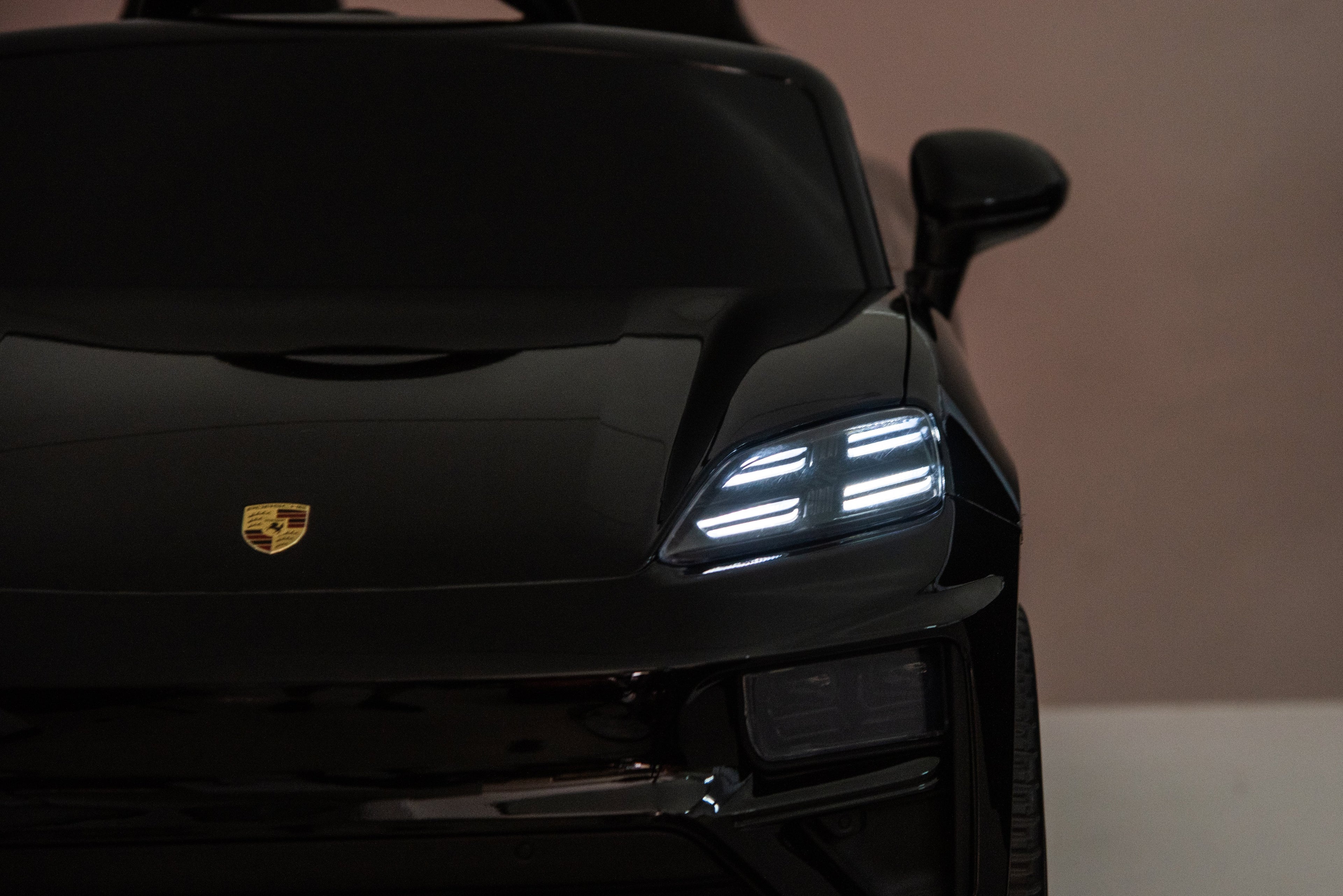 Licensed 24V Porsche Macan Turbo EV Kids Ride On One Seater cars, Rubber Tires, Leather Seat, with RC