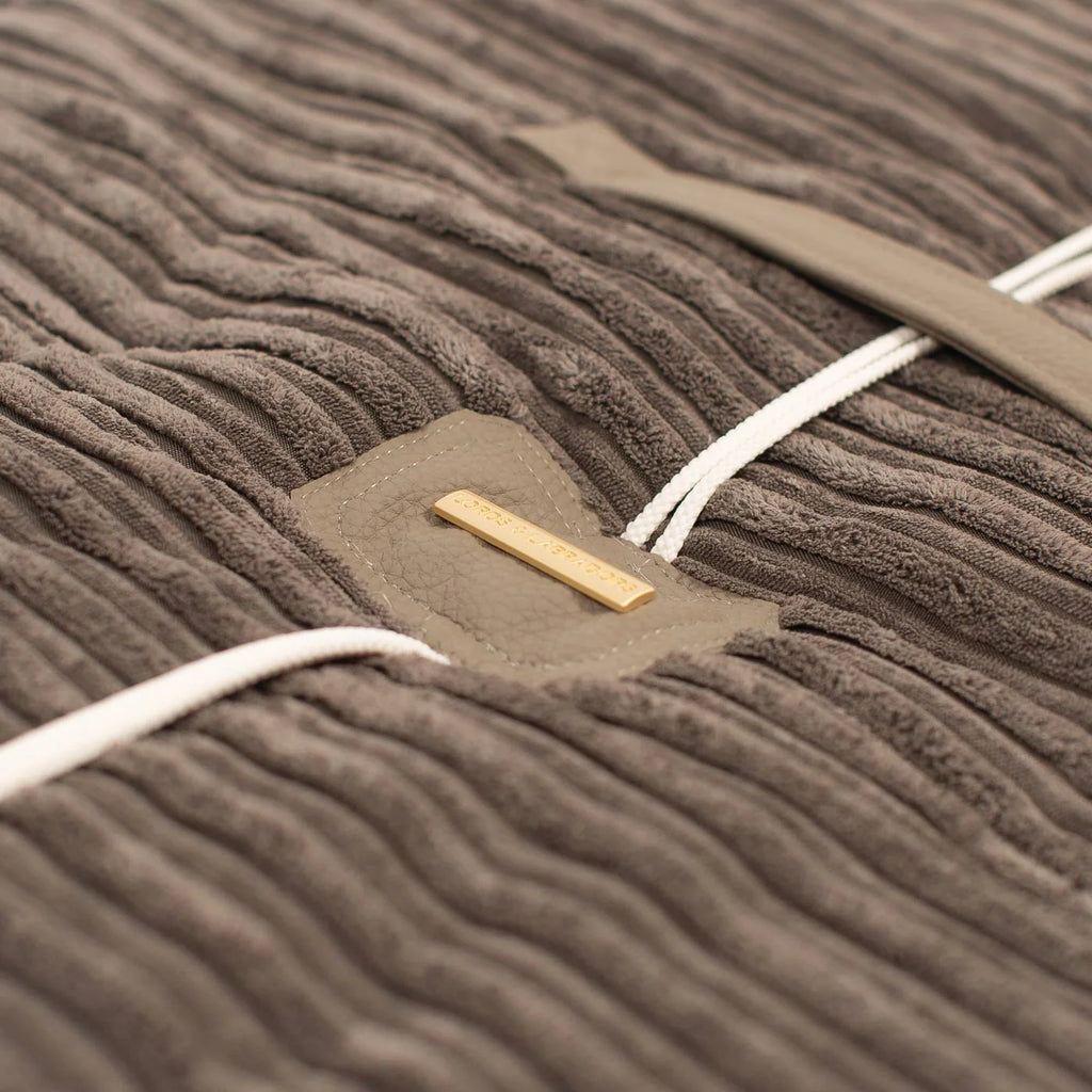 Travel Mat in Essentials Dark Grey